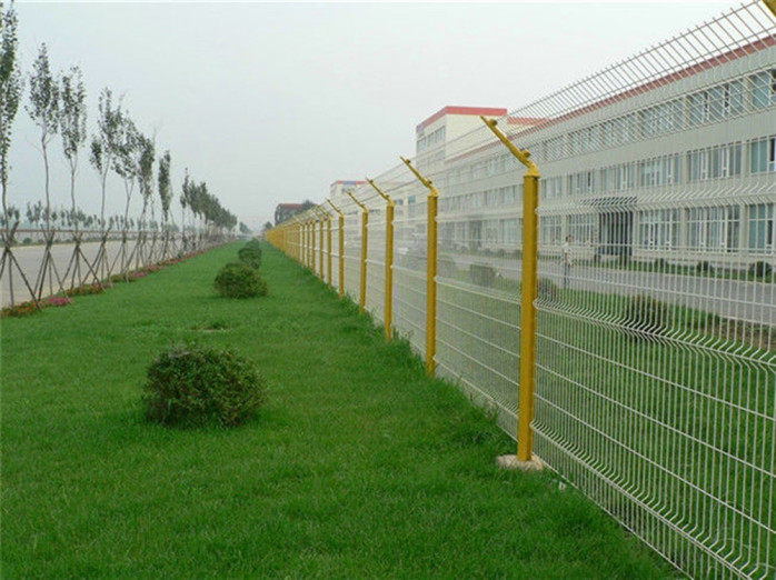 防护隔离养殖护栏网 铁丝护栏网在养殖与环境工程中的关键作用